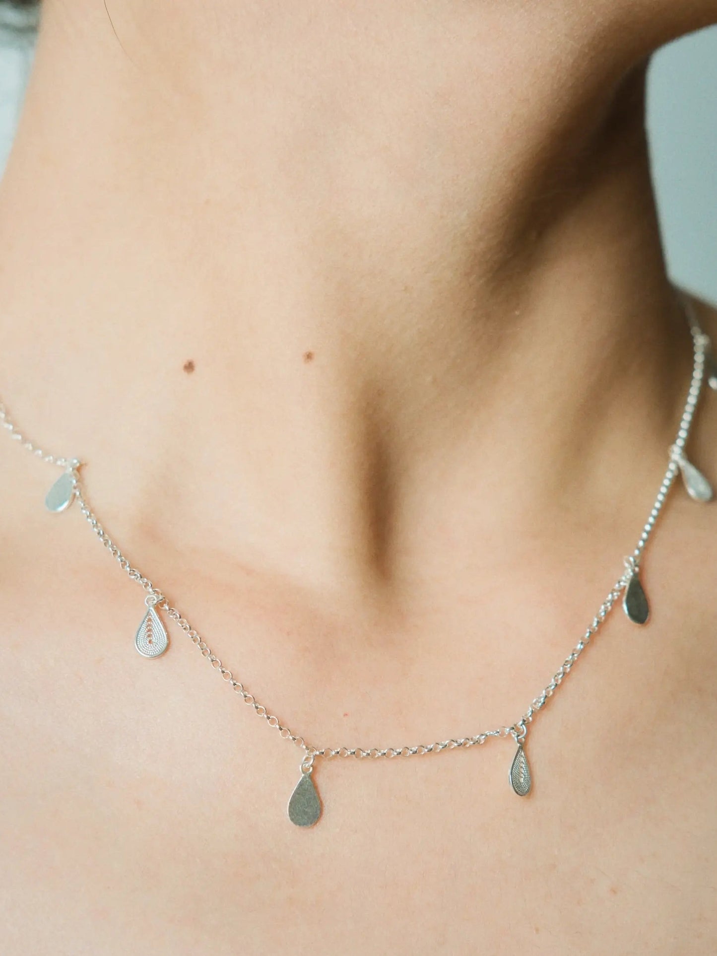Raindrop Collarbone Filigree Necklace