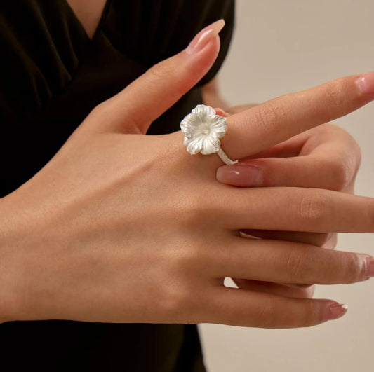 Single Hibiscus Bloom Filigree Ring